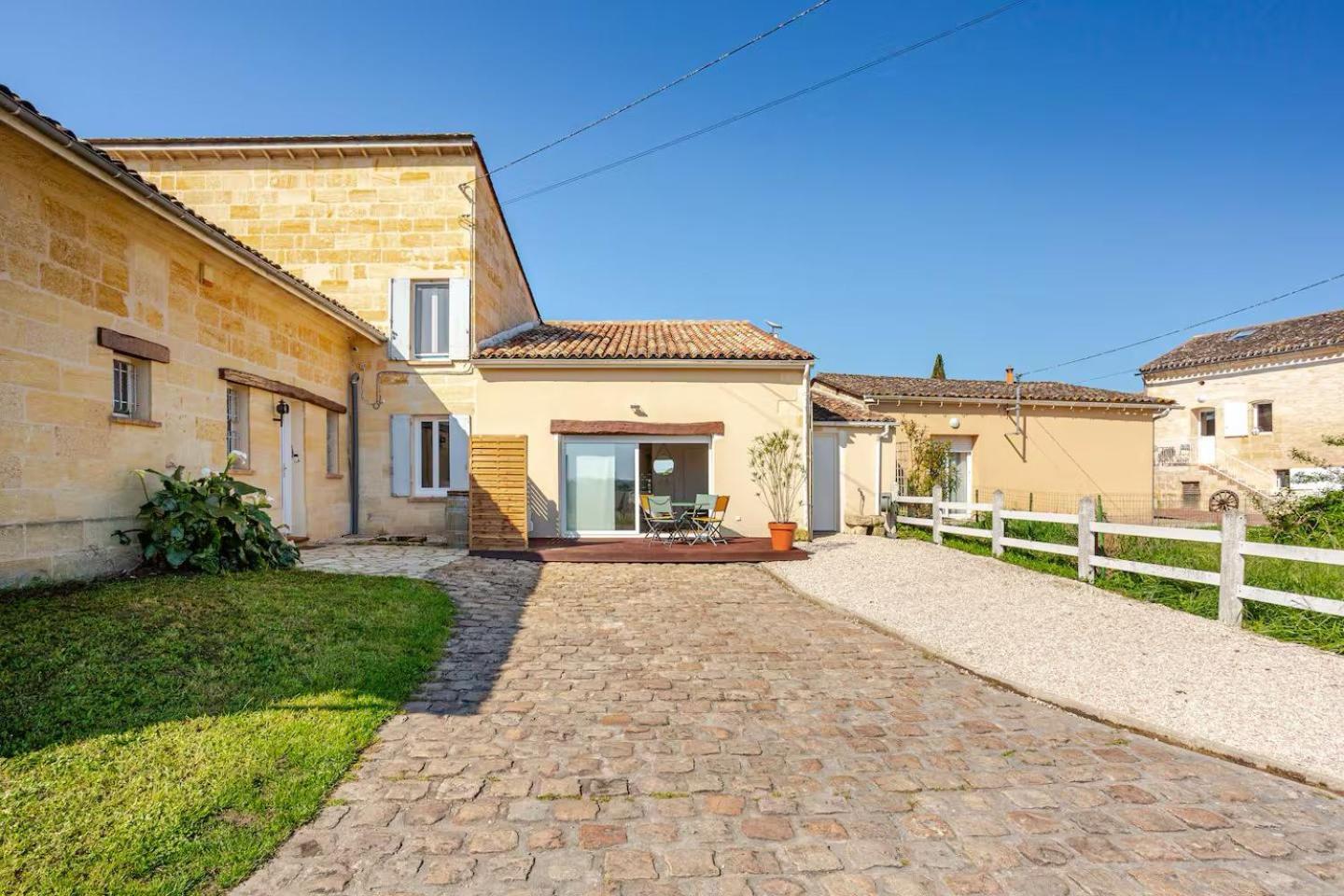 Guesthouse Les Maurins Saint-Sulpice-de-Faleyrens Ngoại thất bức ảnh